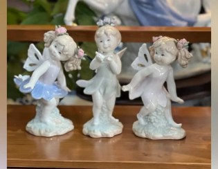 تصویر ۳مجسمه فرشته بازیگوش پر از جزئیات 