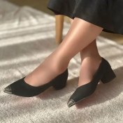 تصویر کفش زنانه مشکی نوک‌تیز با پاشنه کوتاه ۳ سانت 
