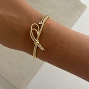 تصویر دستبند استیل طلایی طرح پاپیون با نگین درخشان 