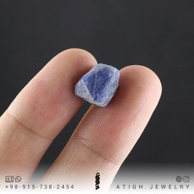 تصویر سنگ راف یاقوت کبود Sapphire معدنی رنگ عالی کمیاب صددرصد طبیعی خلوص بالا وزن حدود 15.7 قیراط 