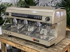 تصویر دستگاه اسپرسو ساز صنعتی وگا اسفرا 3 گروپ Wega Sphera 3 Group Espresso Machine