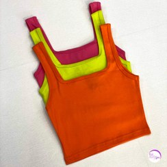 تصویر کراپ تاپ زنانه یقه خشتی 