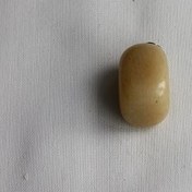 تصویر سنگ عقیق تامبلر شده آویز کرم رنگ 13 گرمی 