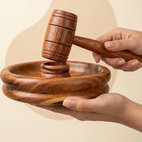 تصویر گردو شکن چوبی 