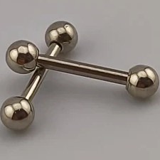 تصویر پیرسینگ زبان بیسیک کد ۷1۱ 