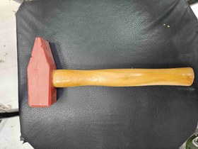 تصویر چکش دسته چوبی یک کیلویی 