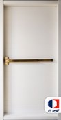 تصویر درب ضد حریق فلزی ساده سفید با پنیک طلایی 