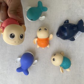 تصویر اسباب بازی شناگر حمام مناسب کودک +۶ ماه 