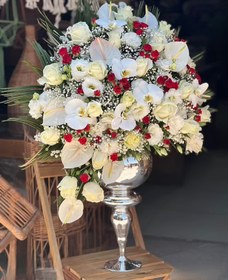 تصویر جام گل بله برون با تم سفید و قرمز 369 