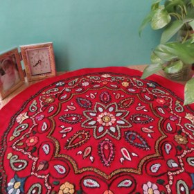 تصویر رومیزی پته دوزی دایره پته قرمز دایره