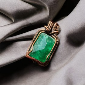 تصویر گردنبند سنگ جید سبز 