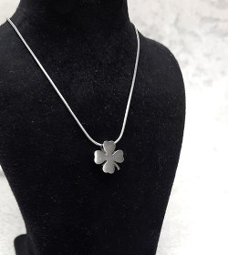 تصویر گردنبند برگ برجسته استیل رنگ ثابت 