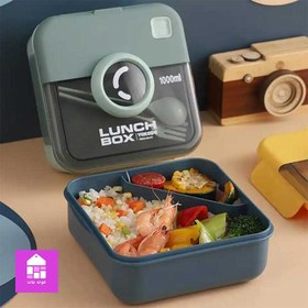 تصویر ظرف غذا (lunch box) برند (YAKADA) مدل لنزی سوپاپ و وا دار .استفاده در ماکروویو. دارای جدا کننده غذا. دارای قاشق و چنگال 