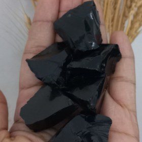 تصویر سنگ آبسیدین سیاه 