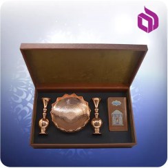 تصویر حافظ پالتویی با ست شیرینی خوری و دو گلدان مسی 