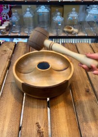 تصویر گردو شکن چوبی 