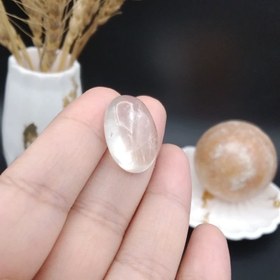 تصویر نگین در مویی طلایی ( کوارتز رتایل ) اصل معدنی کد 8660 