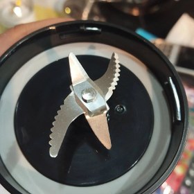 تصویر شیکر شارژی تیغه فولادی 