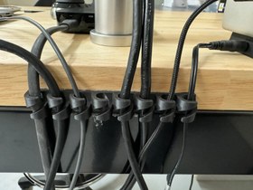 تصویر نگهدارنده و نظم دهنده کابل 8 خانه Cable holder