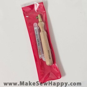 تصویر سوزن نورگه چوبی ظریف 