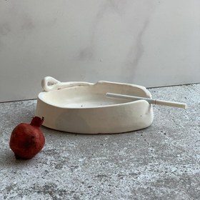 تصویر زيرسيگارى سفید 