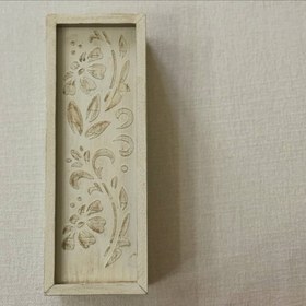 تصویر جامدادی چوبی طرح گل و ماه 