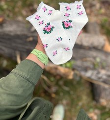 تصویر جوراب زنانه فانتزی گل‌دار ساق کوتاه 