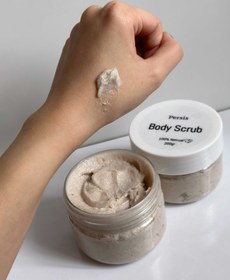 تصویر اسکراب بدن نارگیل (Coconut Body Scrub) 