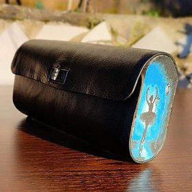 تصویر کیف دستی مدل باله در شب 