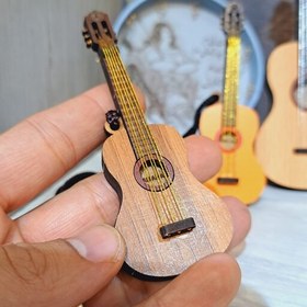 تصویر آویز گیتار چوبی گیتار یاماها استند گیتار دستساز گیتار چوبی مجسمه گیتار گیتار دکوری سلما گالری گیتار تزیینی 