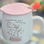 تصویر ماگ سرامیکی طرح سفید فانتزی خرسی بامزه Ceramic mug with a white fantasy design of a cute bear