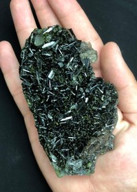 تصویر سنگ اپیدوت کلکسیونی پربلور و سالم Epidote