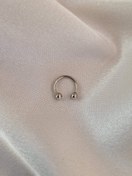 تصویر پیرسینگ نعلی دوسر توپ پیرسینگ اسمایل