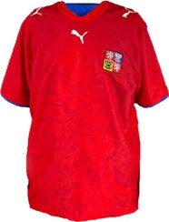 تصویر تیشرت ورزشی قرمز هواداری پوما 