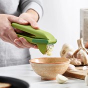 تصویر سیر له کن جوزف جوزف مدل دو Joseph Joseph Duo Garlic Press 