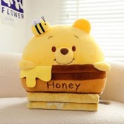 تصویر عروسک بالشتی خرس پو مدل JI110 ارتفاع ۴۵ سانتی‌متر به همراه پتو 