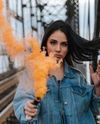 تصویر دود رنگی دستی تا ۵ رنگ 