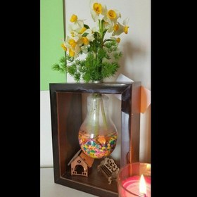 تصویر گلدان و لامپ برای قرار دادن گل و گیاه در آن 