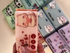 تصویر دستمال مرطوب - طرح گربه 