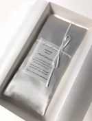 تصویر بالشتک چشم ساتن نقره‌ای 