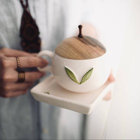 تصویر ماگ مینیمال با در چوبی 