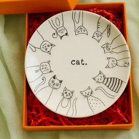 تصویر پیش دستی سفید طرح گربه 