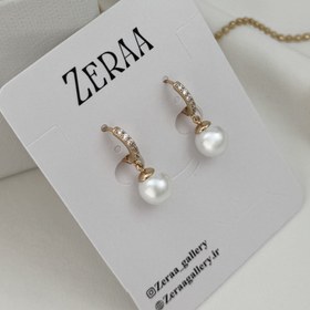 تصویر گوشواره مروارید پایه گرد نگین‌دار 