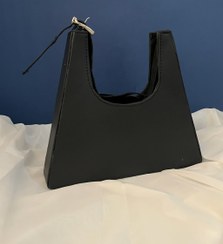 تصویر کیف دوشی زنانه تیرا مثلثی پینترستی کیف پینترستی مشکی ساده خاص