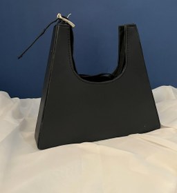 تصویر کیف دوشی زنانه تیرا مثلثی پینترستی کیف پینترستی مشکی ساده خاص