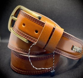 تصویر یک جین کمربند زبانه دار 