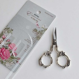 تصویر قیچی گلدوزی گل و برگ 