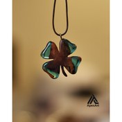 تصویر گردنبند چوبی و رزینی طرح شبدر 