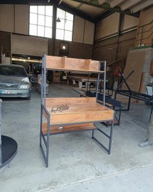 تصویر میز تحریر کتابخانه دار 