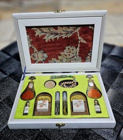 تصویر پک بین‌الحرمین | جعبه سفید لوکس شامل نگین سنگ حرم، فرش حرم، عطر امام حسین (ع) و حضرت عباس (ع) 